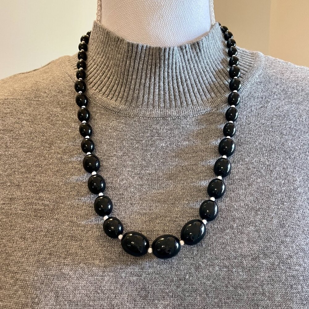 Vintage "BLAST FROM THE PAST" c1970-80s era Black CHUNKY BEAD necklace
